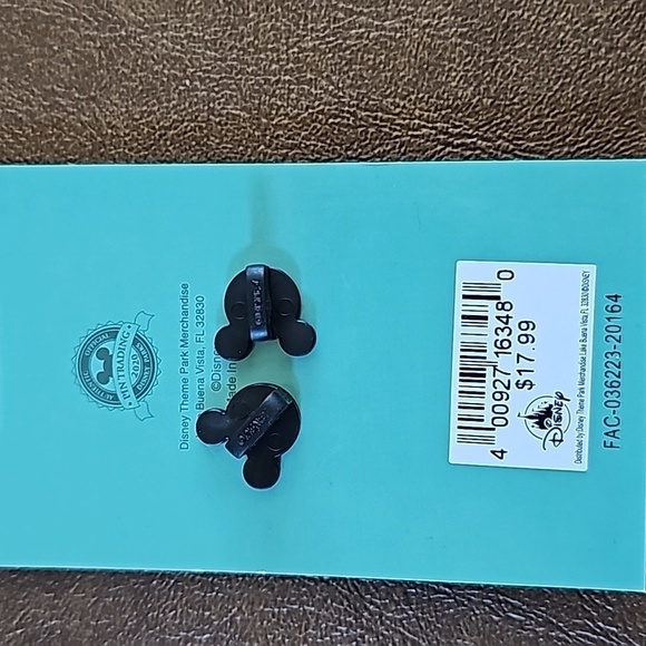 NEW DISNEY PARKS Limited Edition PIN - Picture 3 of 3